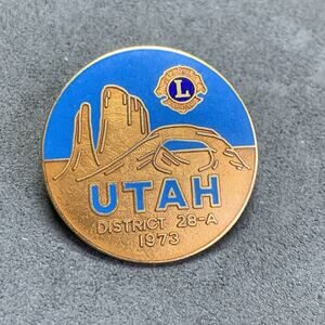 Vintage Lions International Club Pin Utah District 28-A 1973, Utah Arch